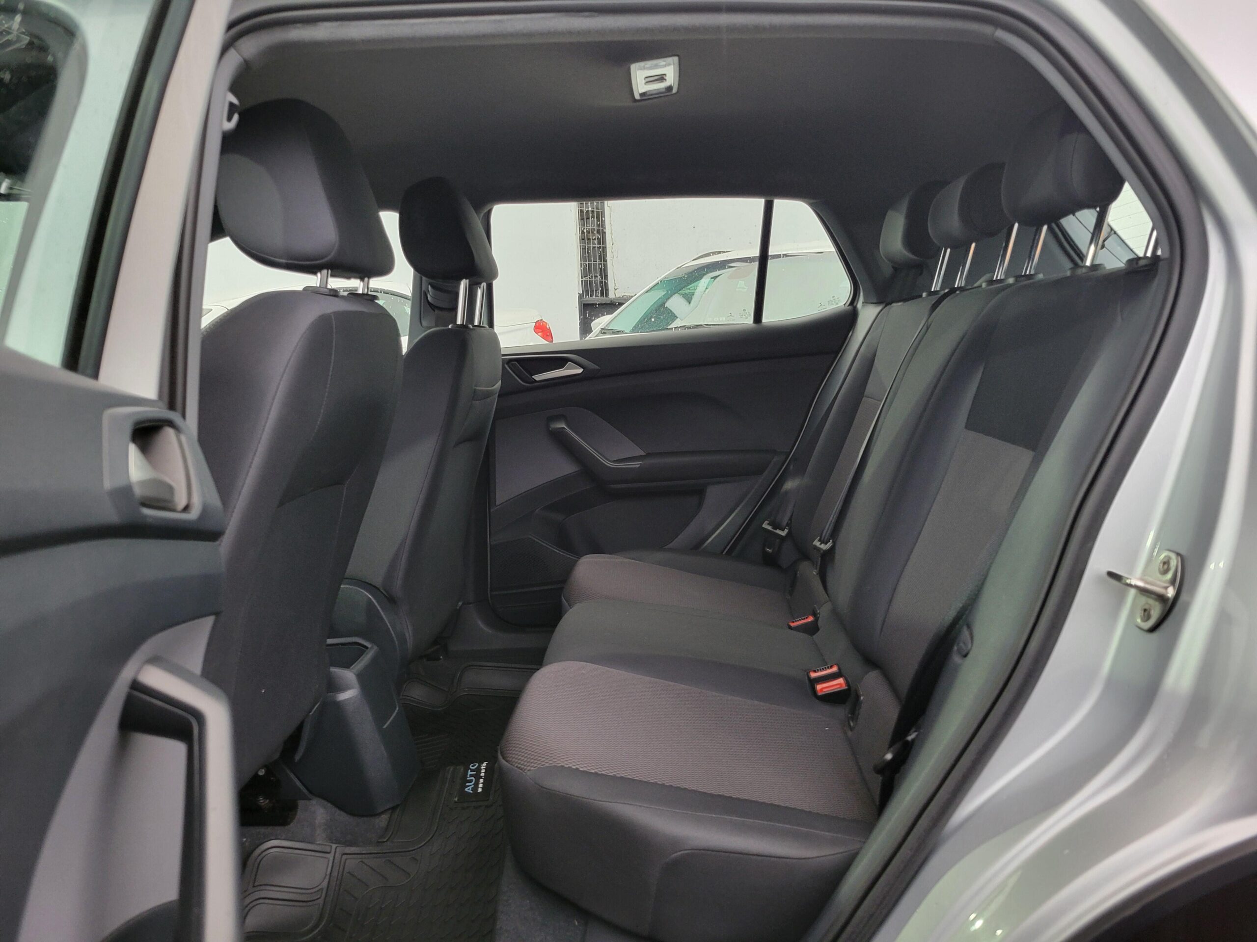 Volkswagen T-Cross Trendline — foto 11 de 14