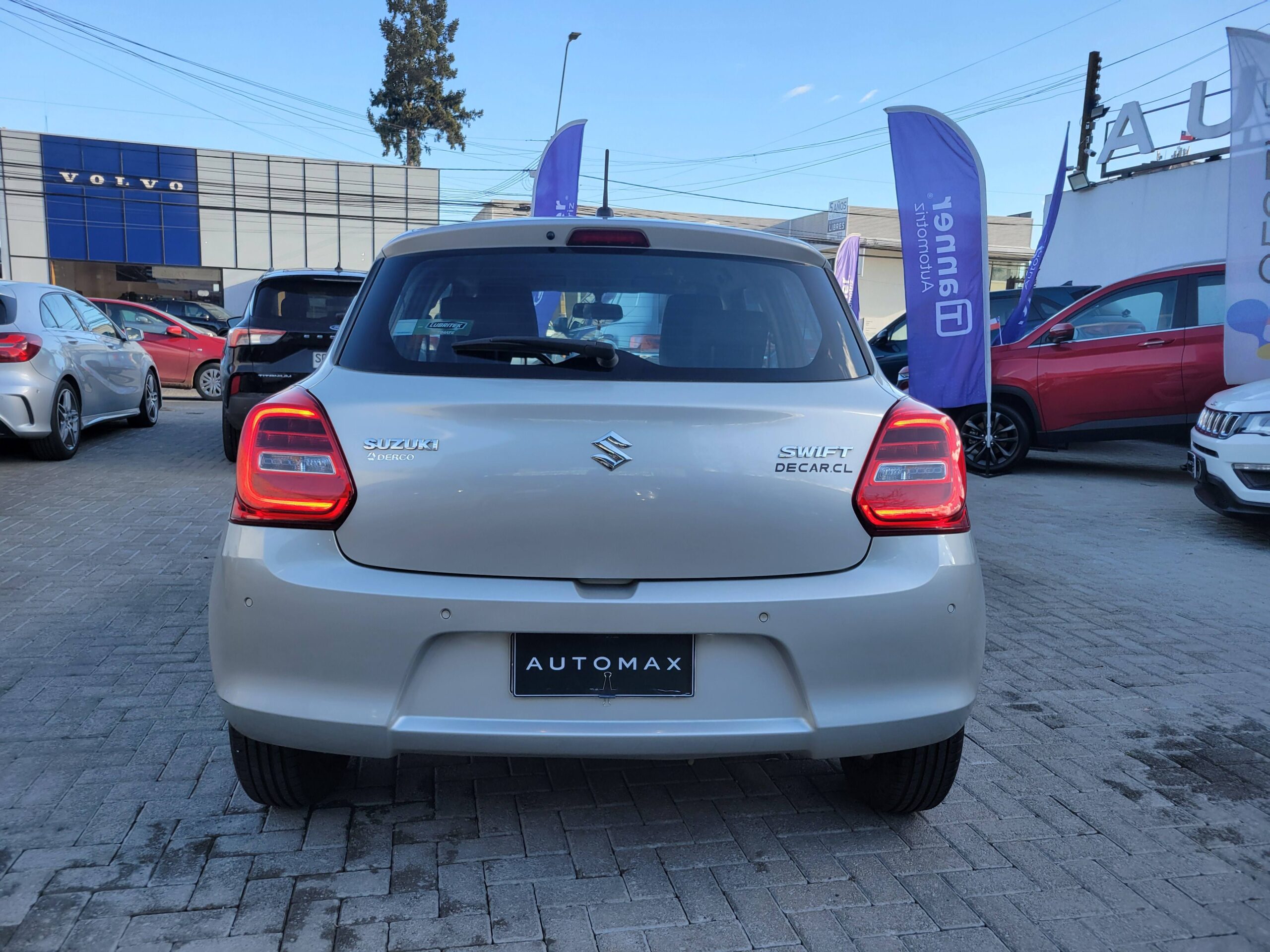 Suzuki Swift — foto 7 de 17