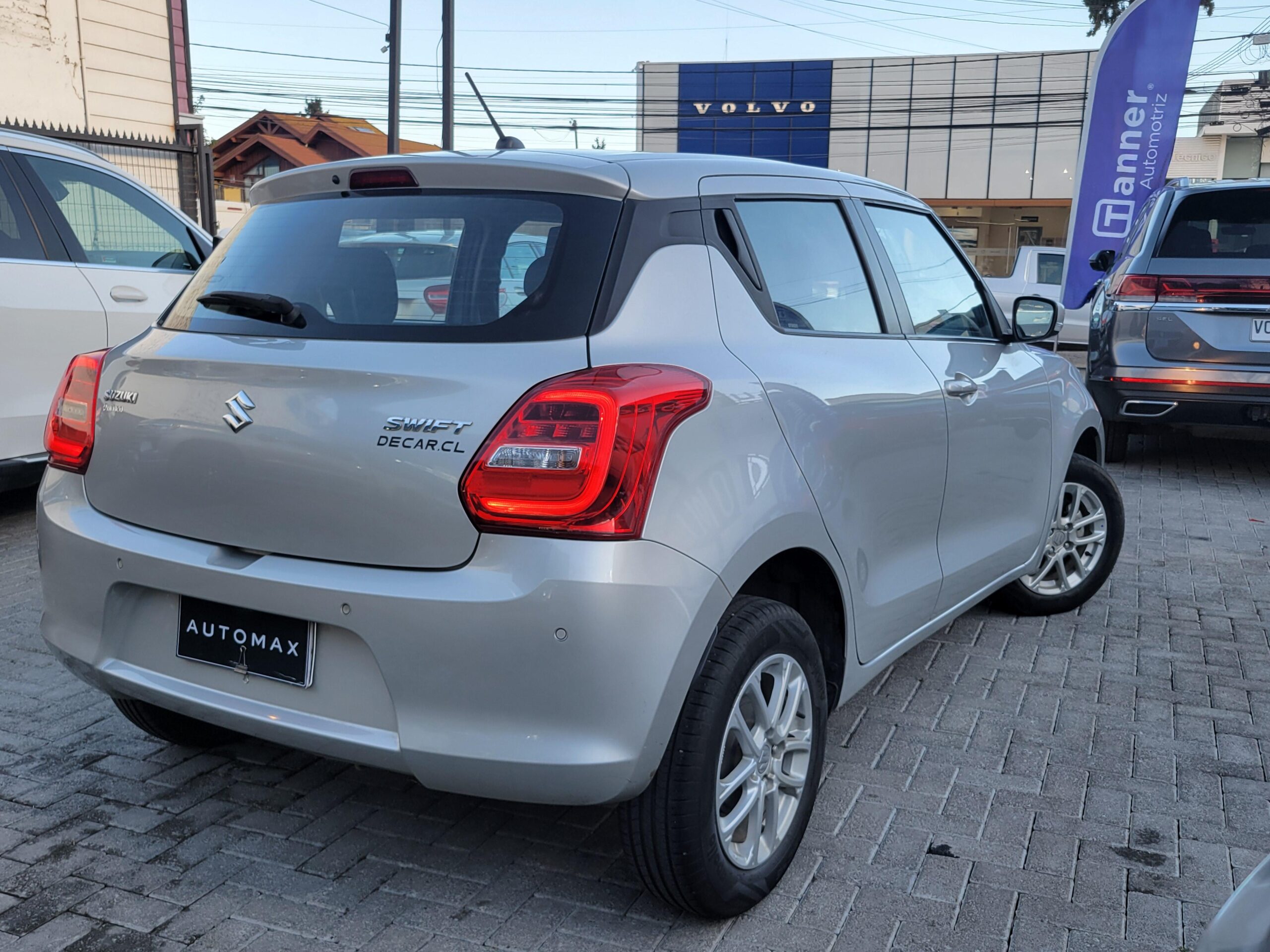 Suzuki Swift — foto 3 de 17