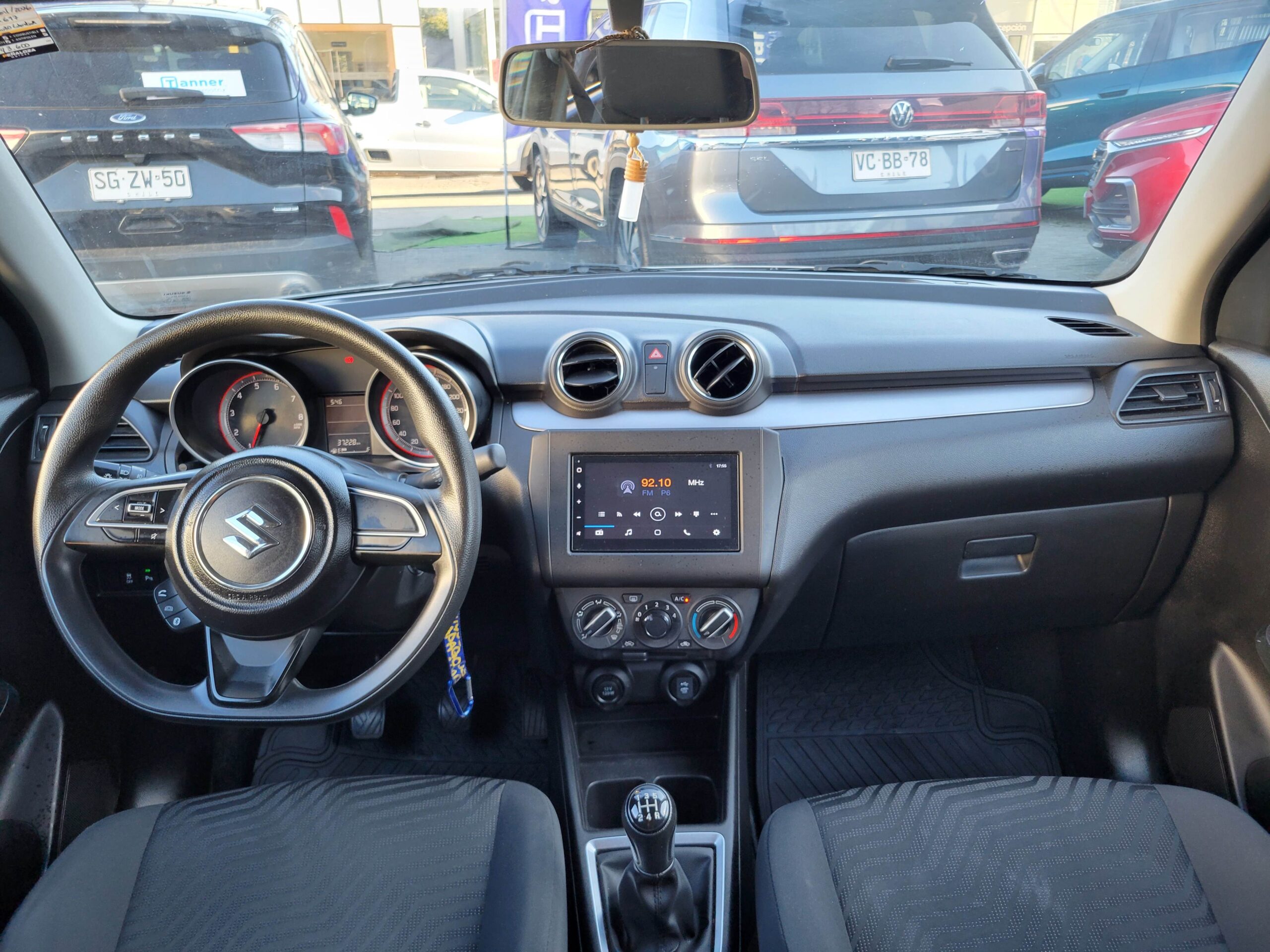 Suzuki Swift — foto 12 de 17