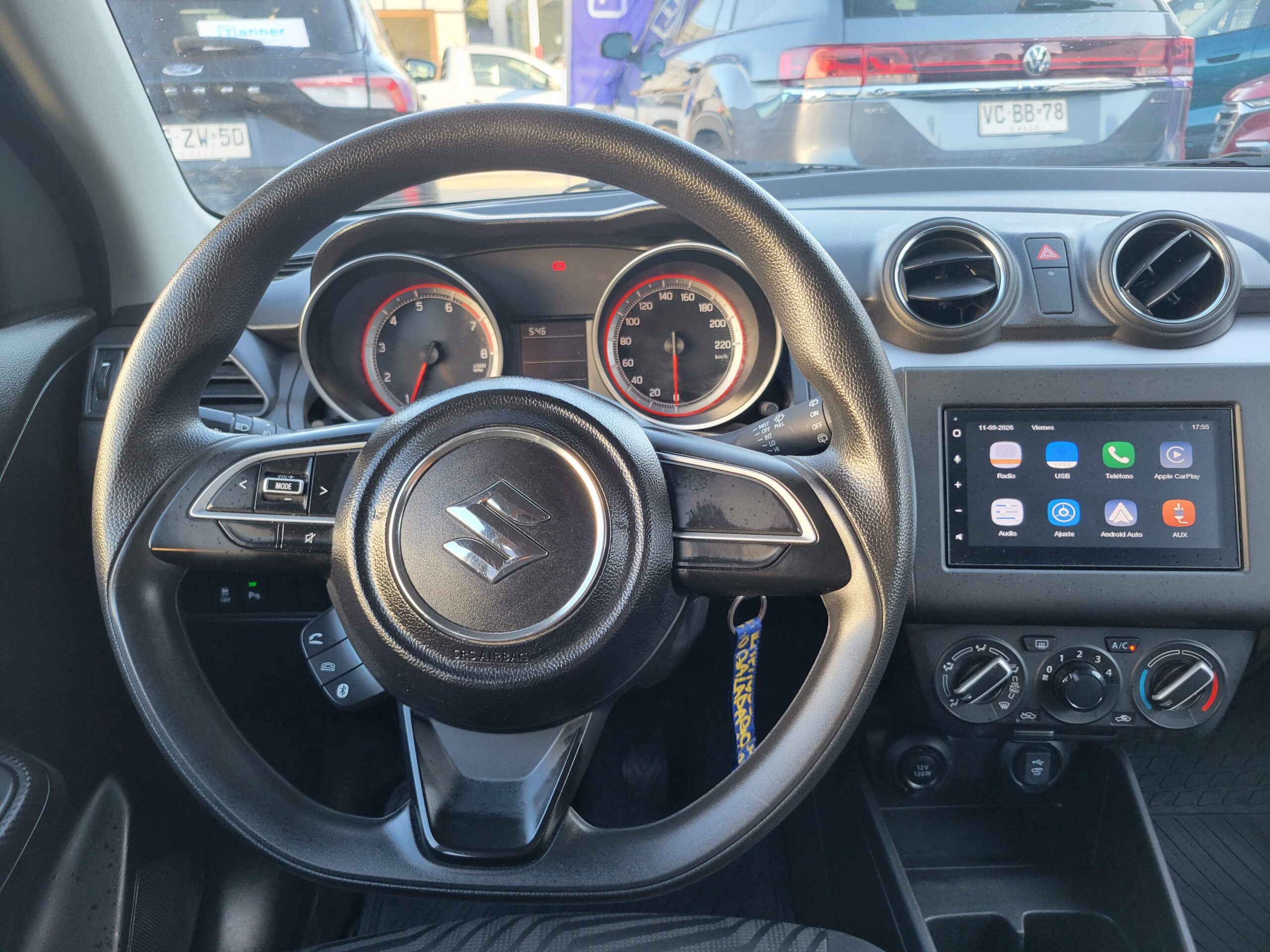 Suzuki Swift — foto 13 de 17