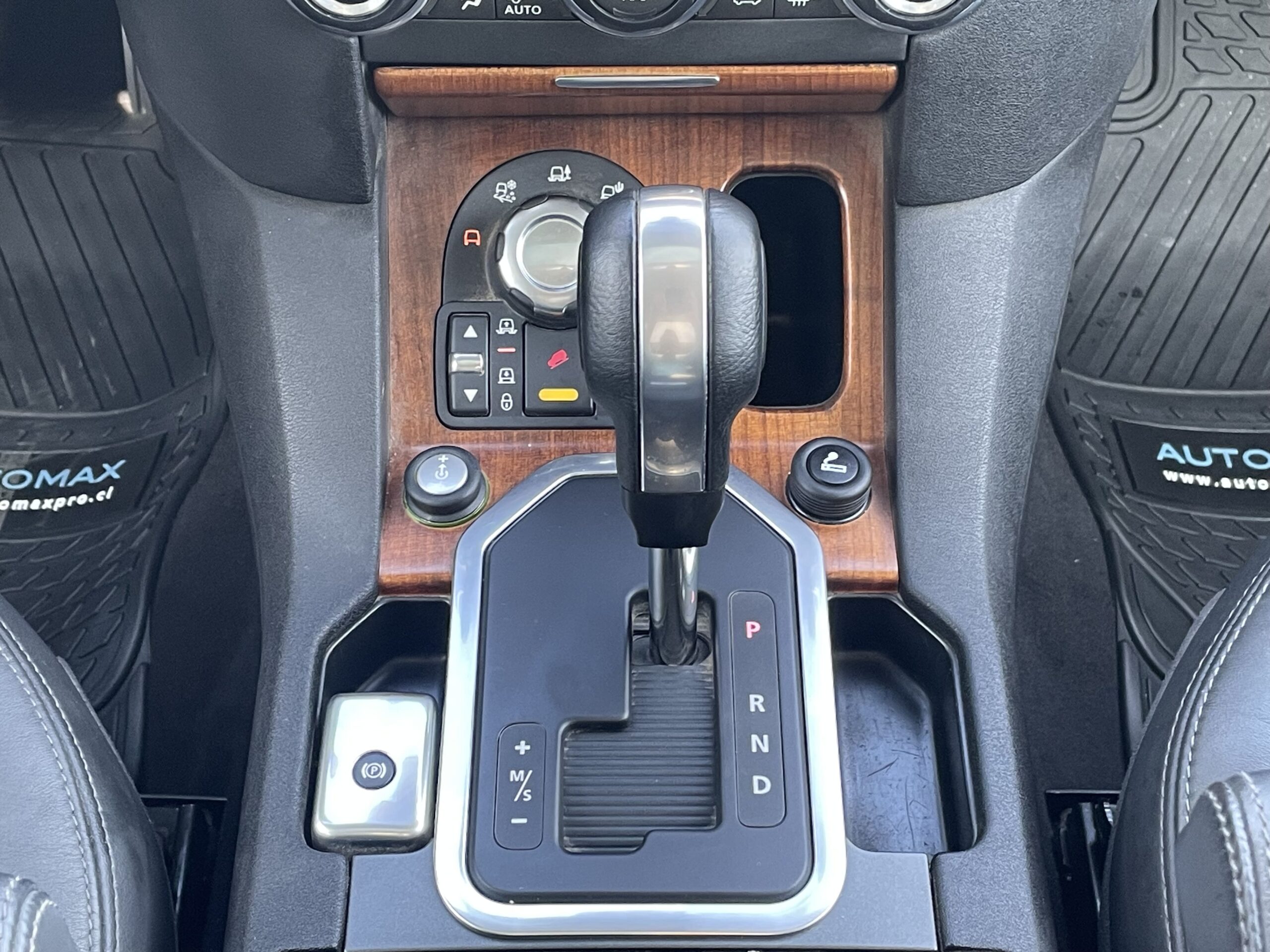 Land Rover Discovery 4 — foto 6 de 19