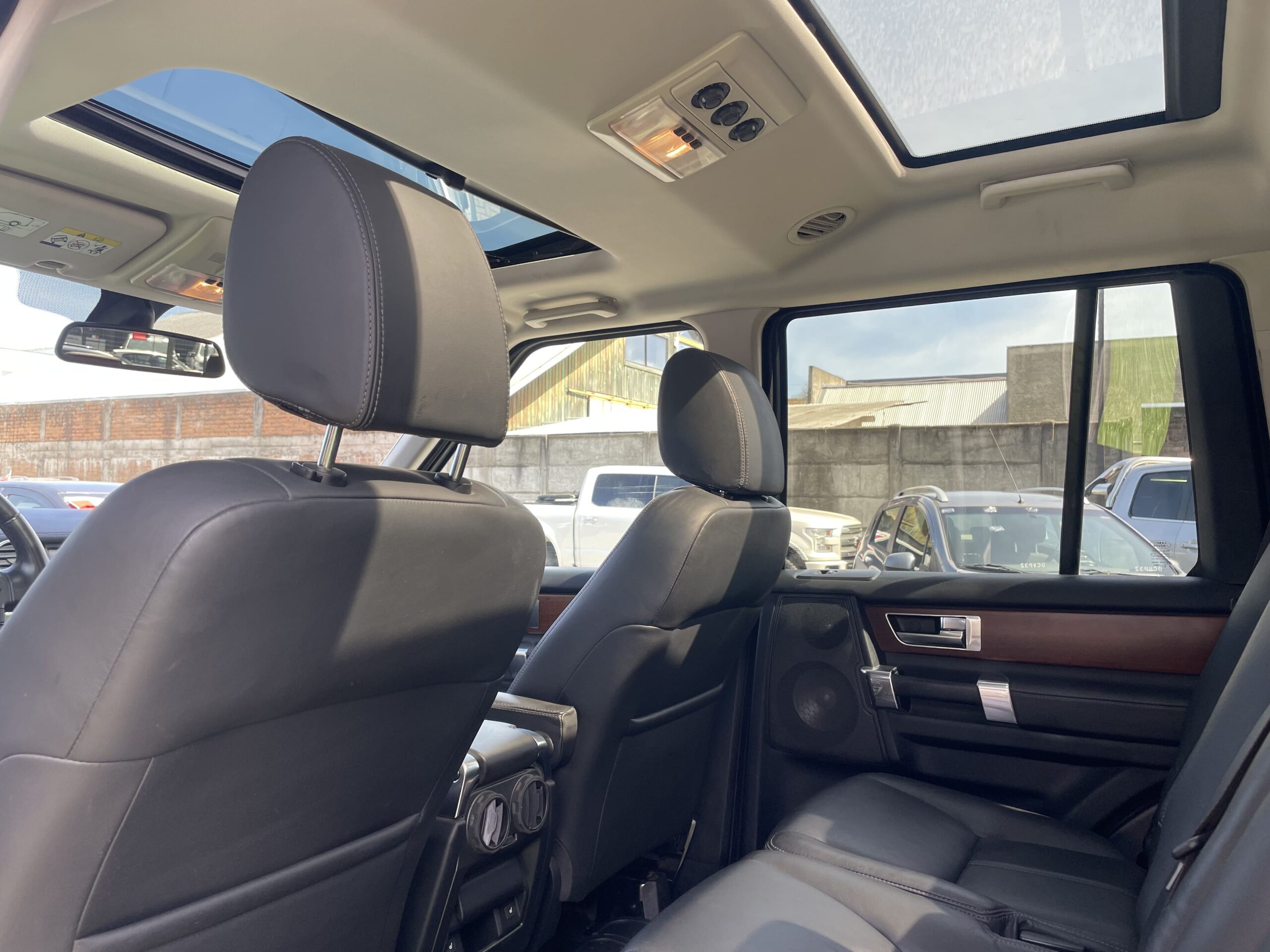 Land Rover Discovery 4 — foto 8 de 19