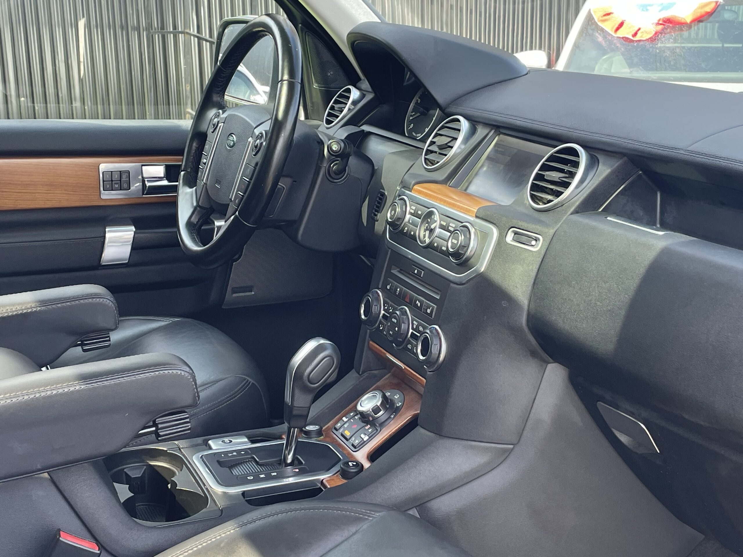 Land Rover Discovery 4 — foto 18 de 19