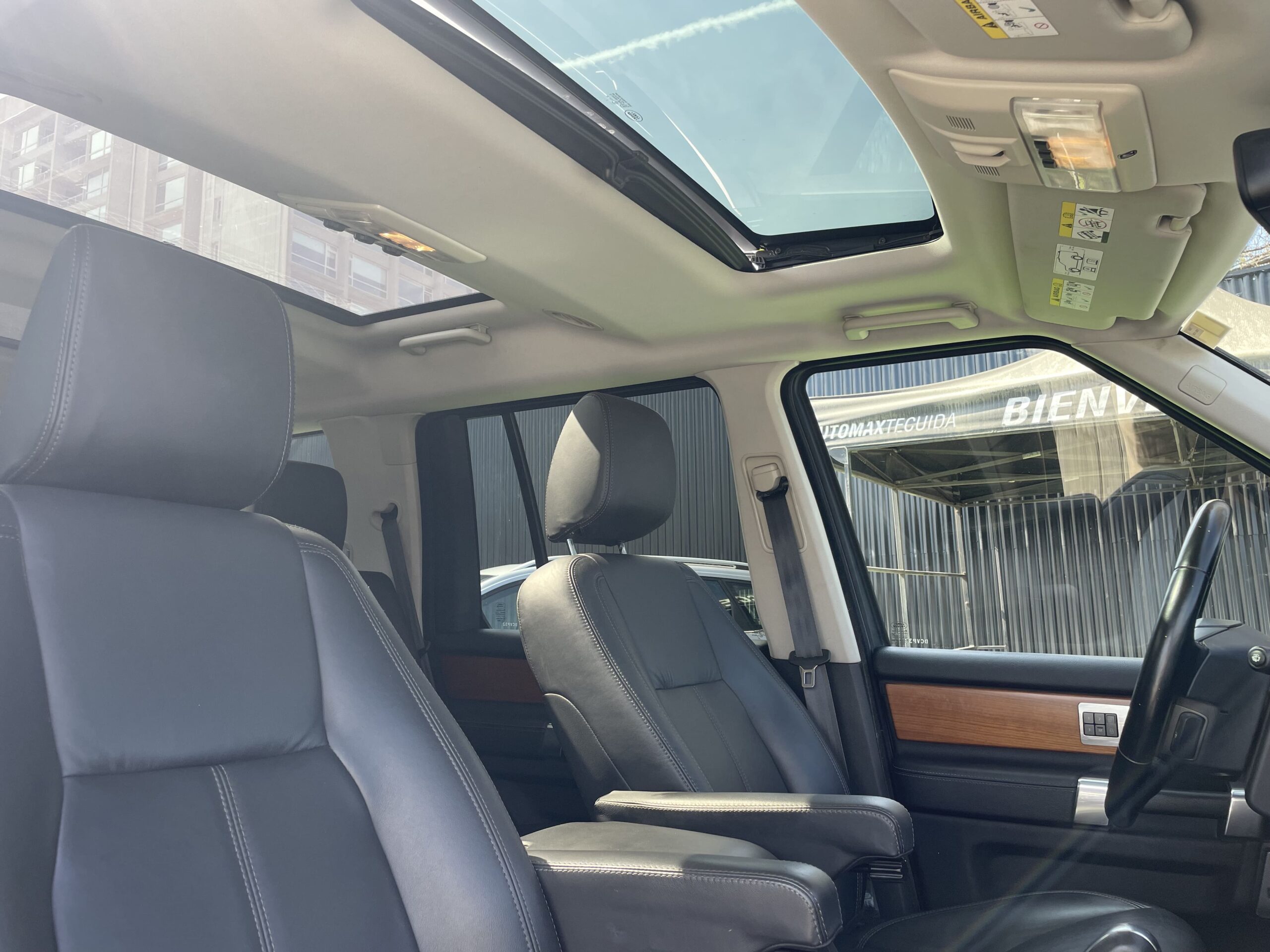 Land Rover Discovery 4 — foto 10 de 19