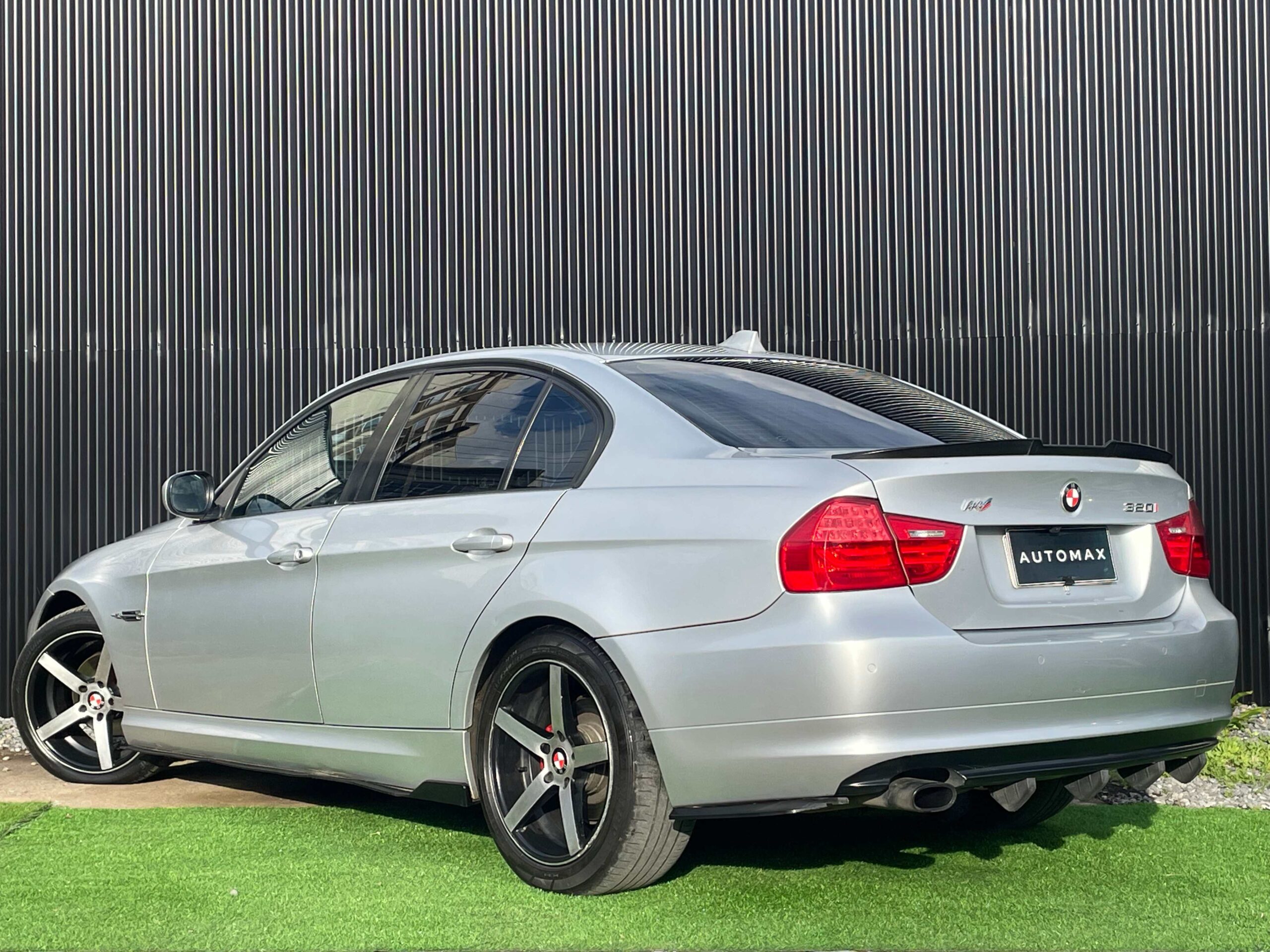 BMW 320I — foto 4 de 14