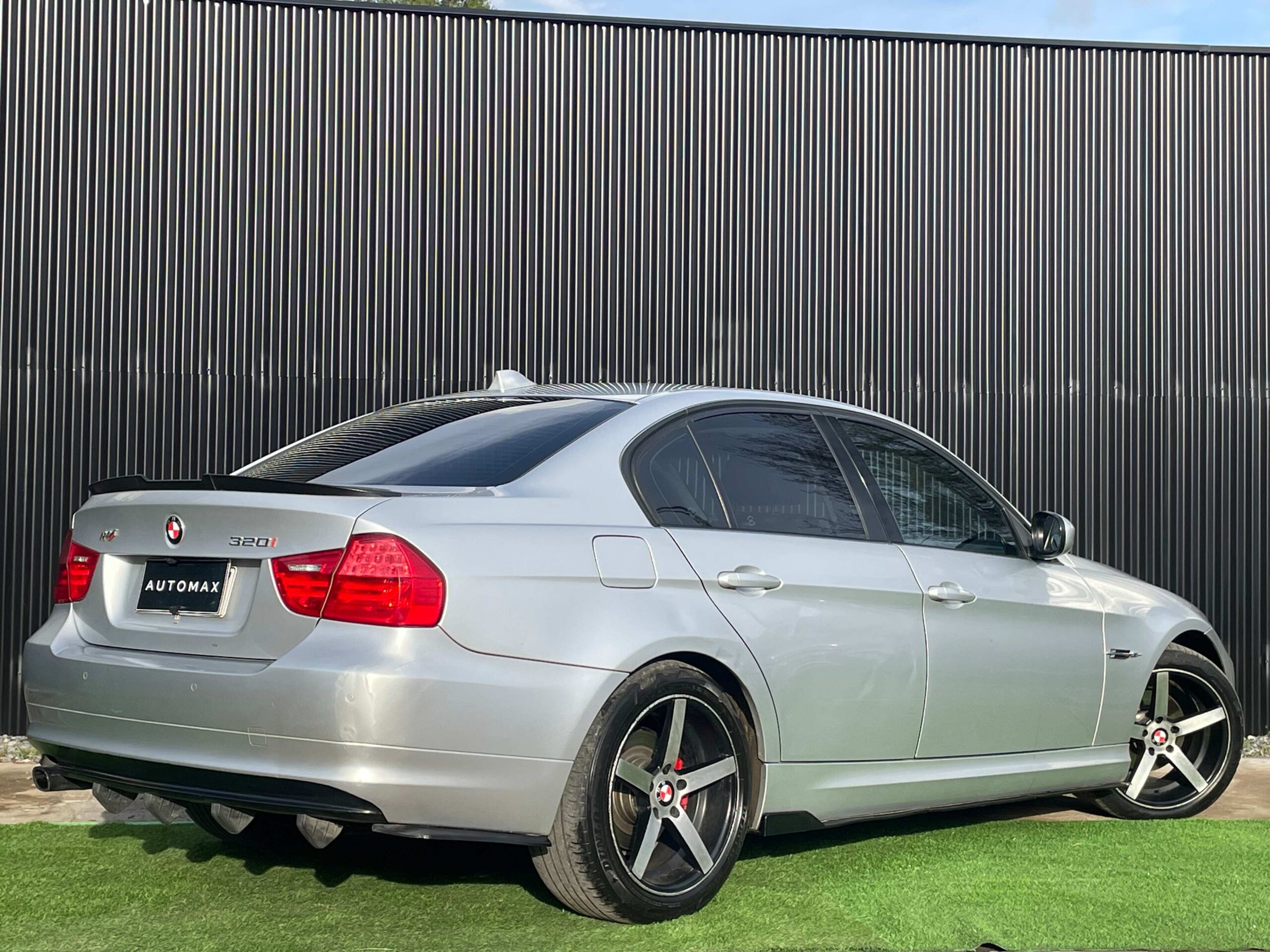 BMW 320I — foto 3 de 14