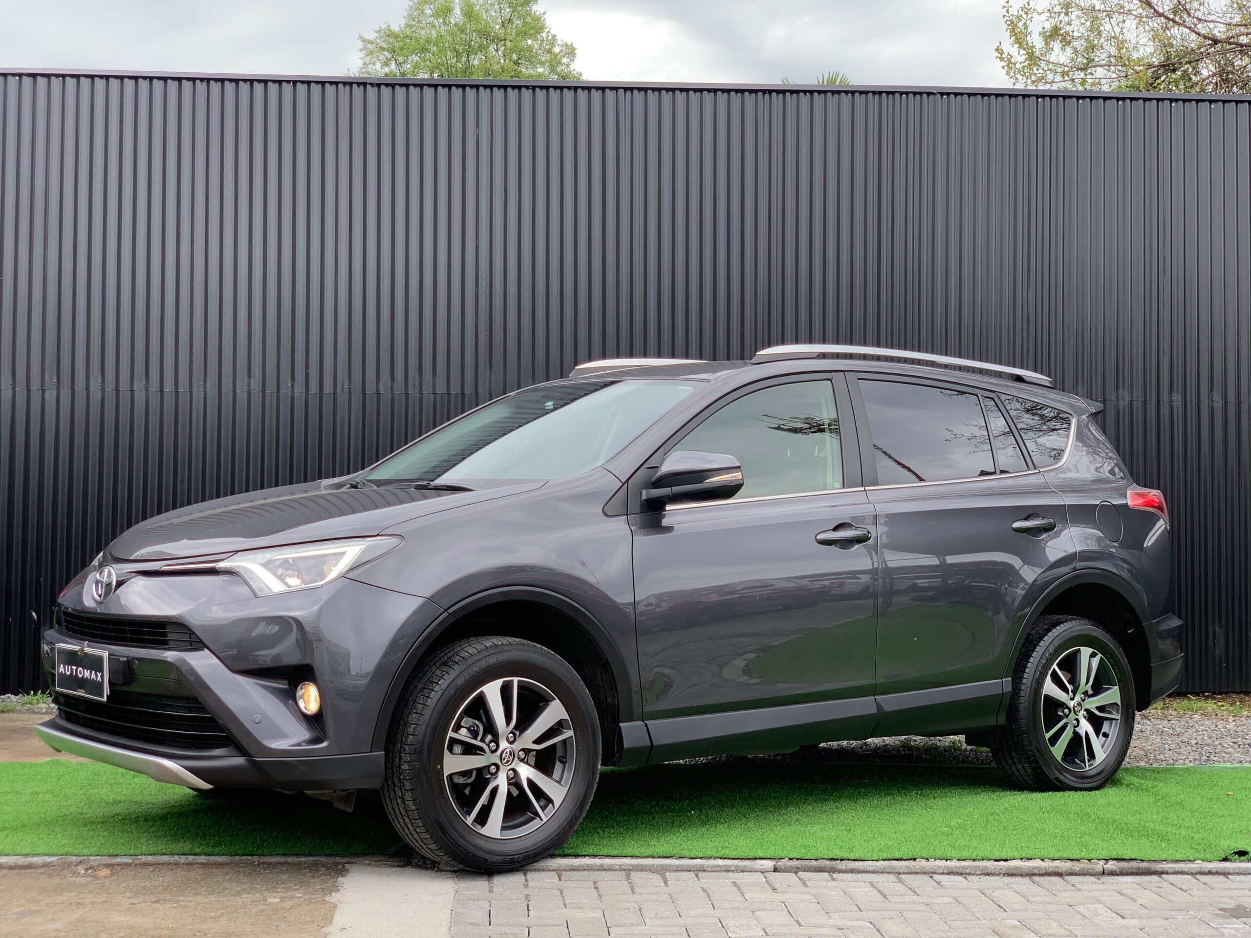 Toyota RAV4 — foto 9 de 18