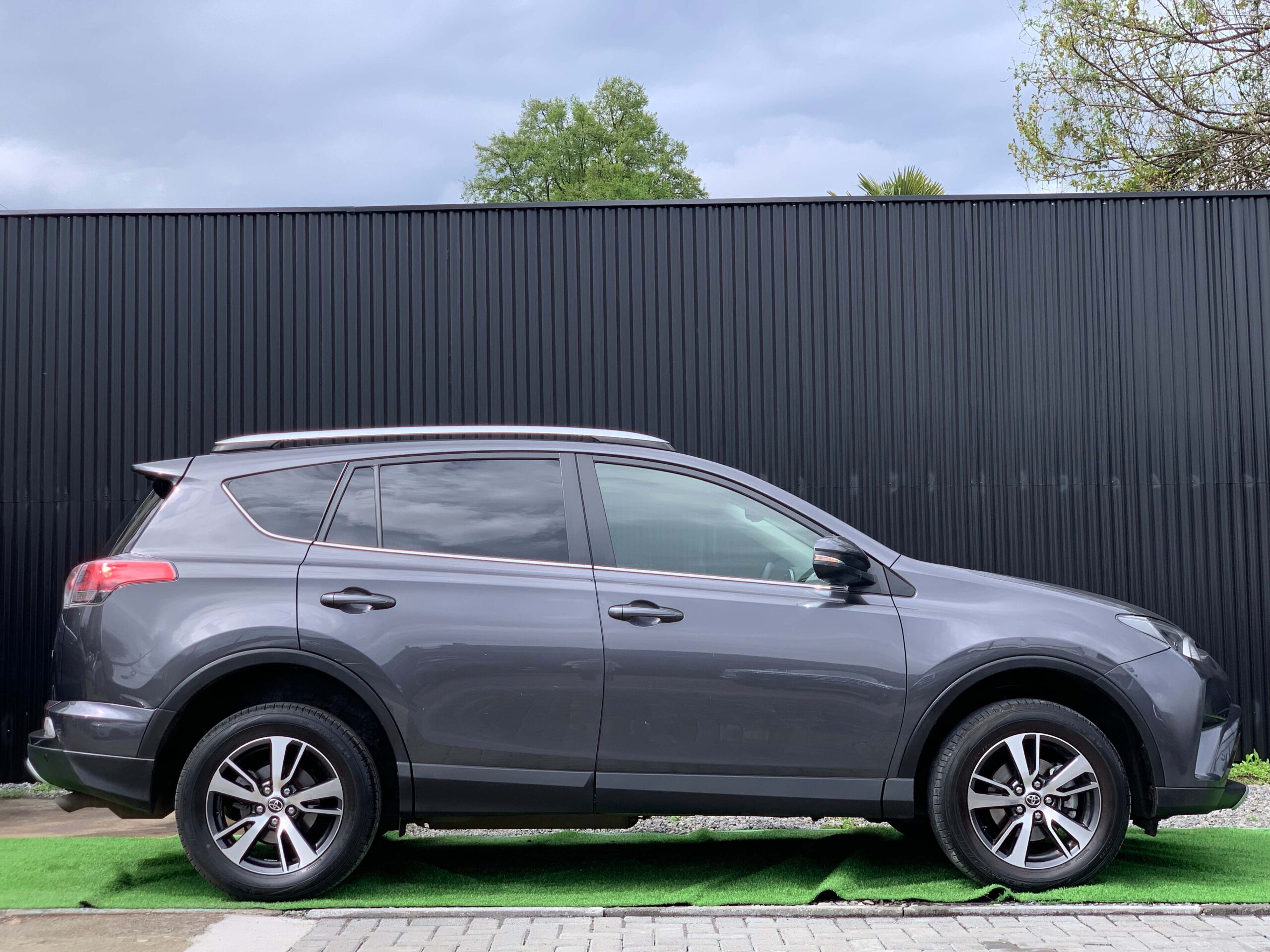 Toyota RAV4 — foto 4 de 18