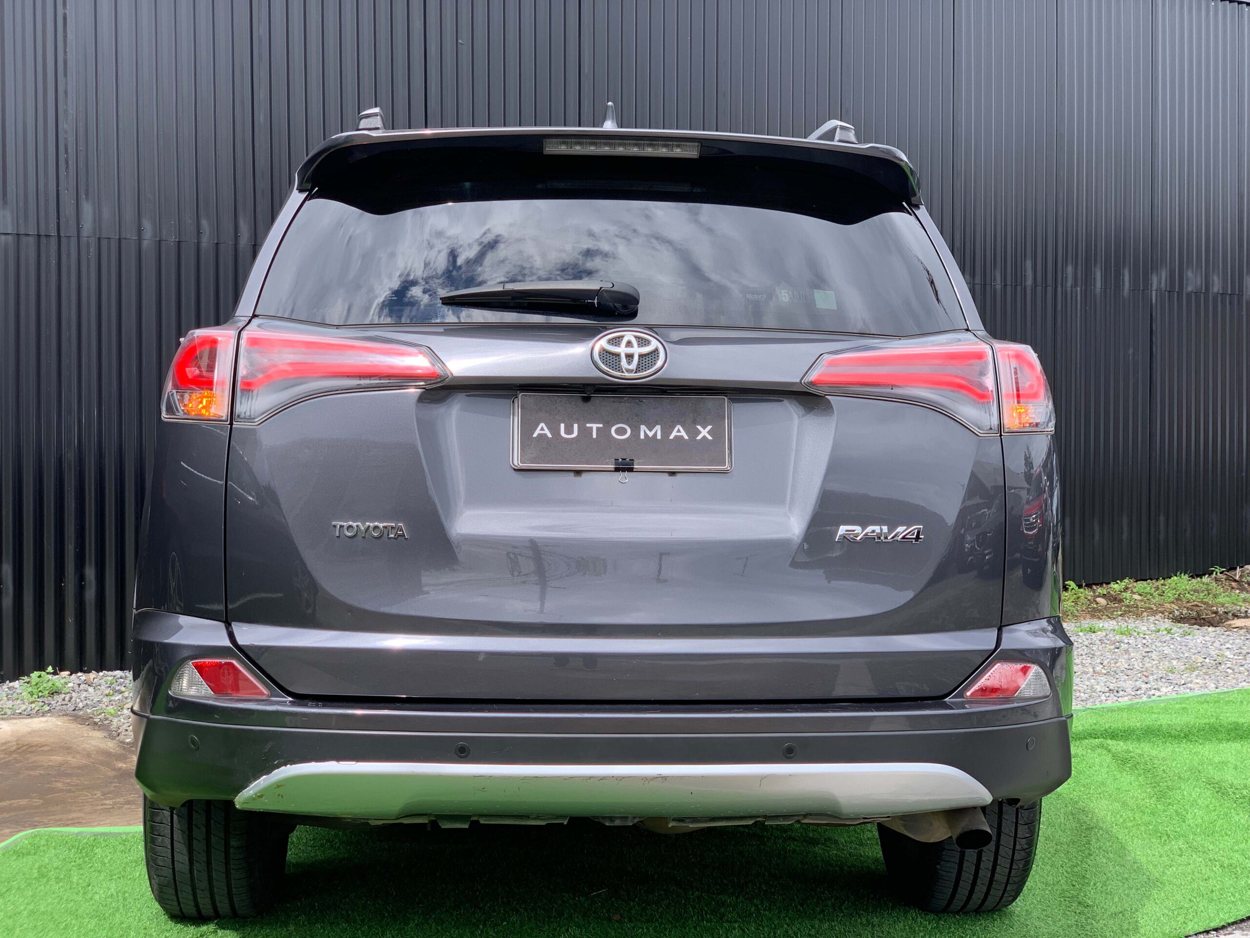 Toyota RAV4 — foto 8 de 18