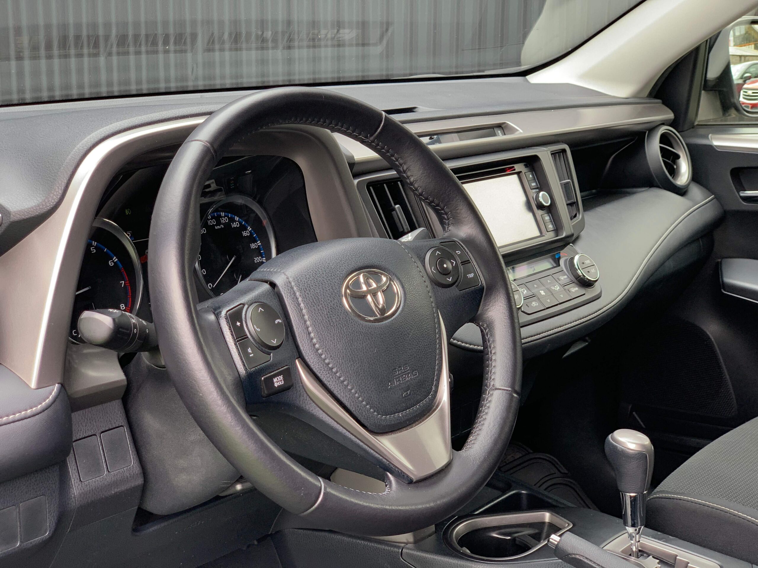 Toyota RAV4 — foto 14 de 18