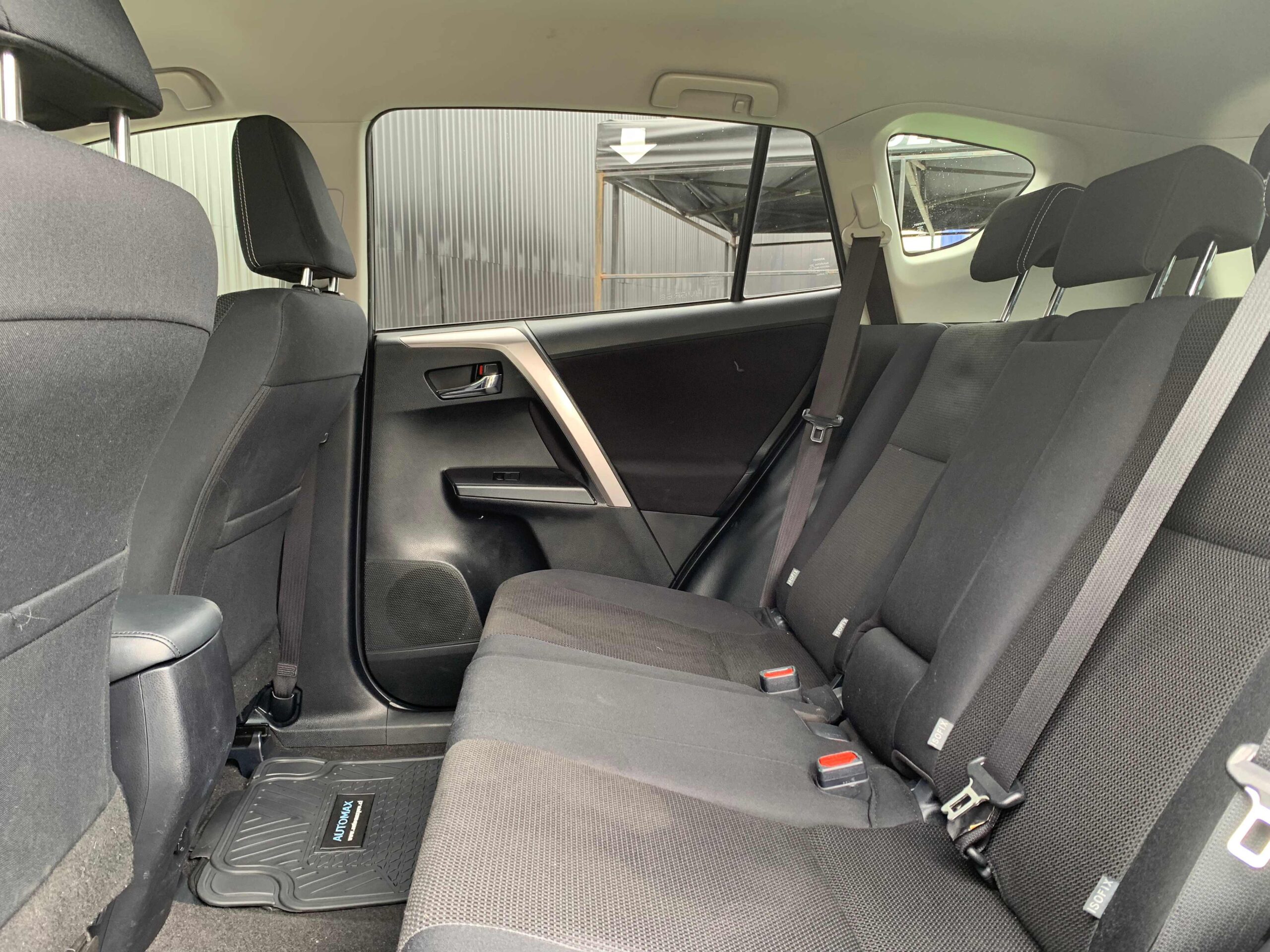 Toyota RAV4 — foto 11 de 18