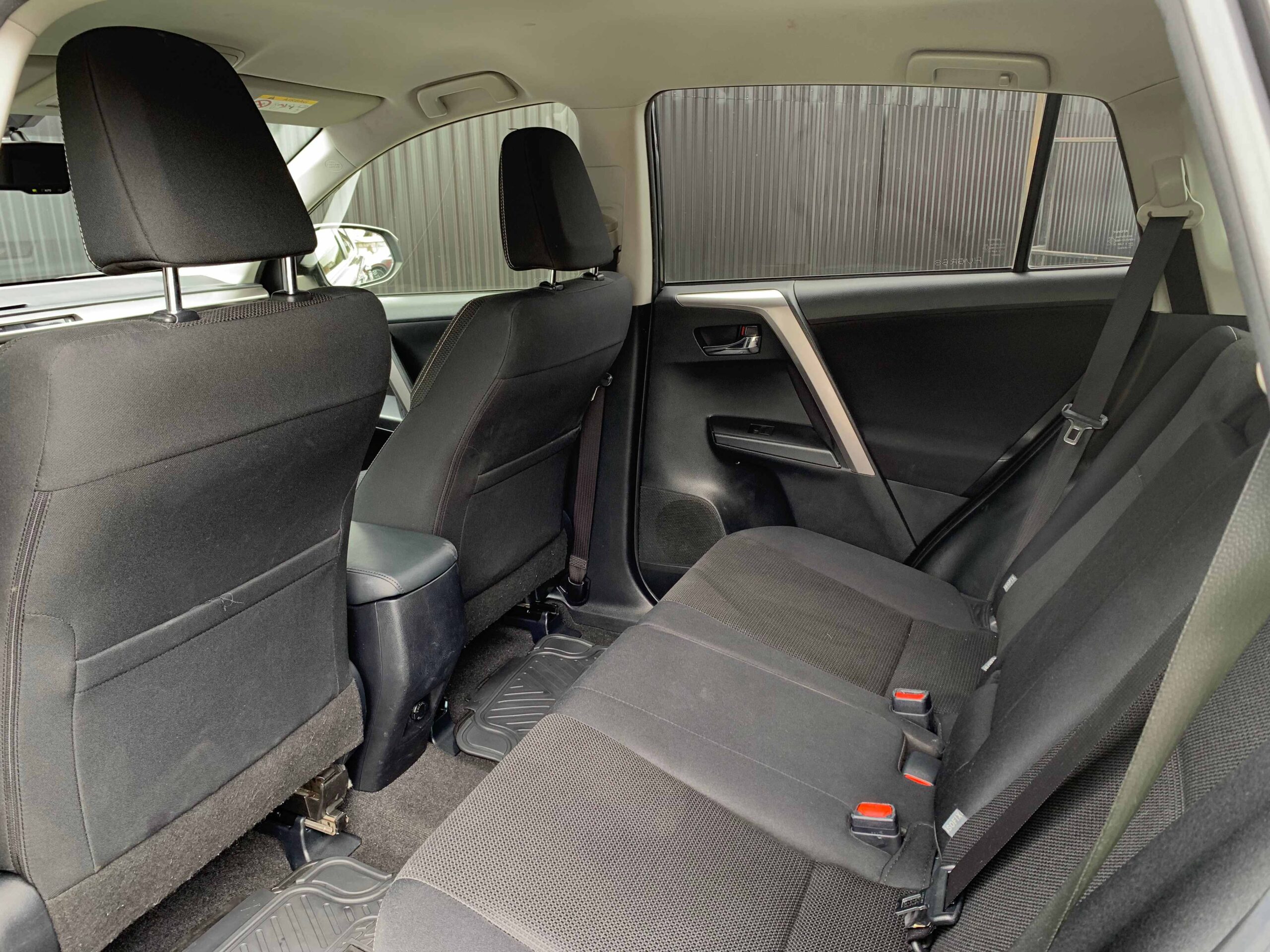 Toyota RAV4 — foto 12 de 18