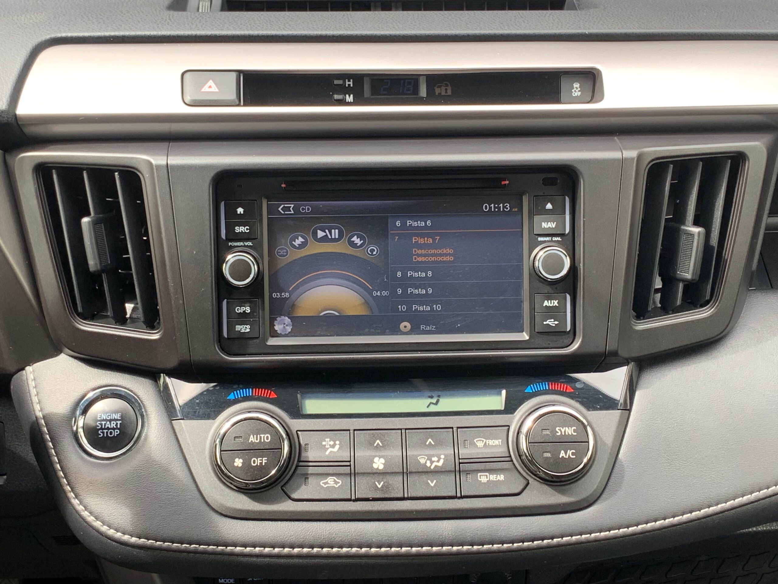 Toyota RAV4 — foto 17 de 18
